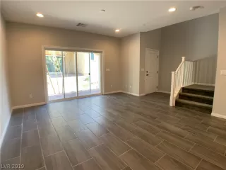 Photo #4: 2094916 Listing