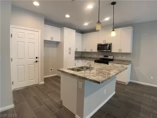 Photo #6: 2094916 Listing