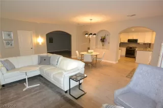 Photo #5: 2094934 Listing 