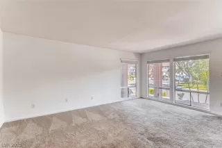 Photo #3: 2094942 Listing