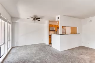 Photo #5: 2094942 Listing