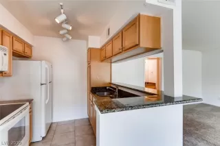 Photo #6: 2094942 Listing