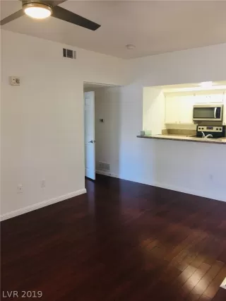 Photo #1: 2094943 Listing 