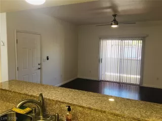 Photo #5: 2094943 Listing 