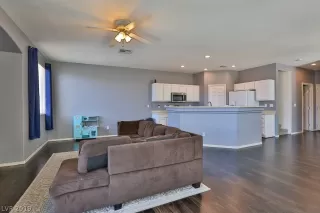 Photo #5: 2094966 Listing