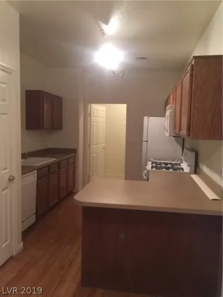 Photo #6: 2095003 Listing