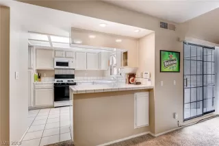 Photo #3: 2095018 Listing