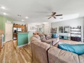 Photo #4: 2095061 Listing 