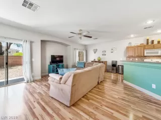 Photo #6: 2095061 Listing 