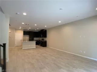 Photo #2: 2095077 Listing