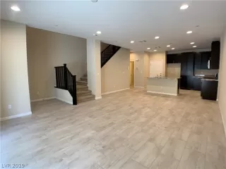 Photo #3: 2095077 Listing