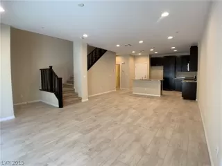 Photo #4: 2095077 Listing