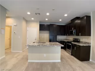 Photo #5: 2095077 Listing