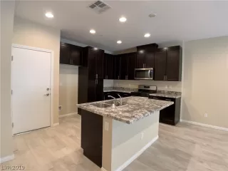 Photo #6: 2095077 Listing