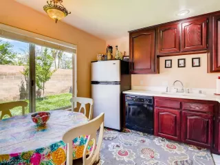 Photo #6: 2095175 Listing