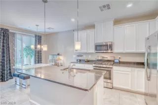 Photo #2: 2095228 Listing 