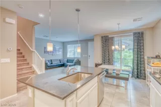 Photo #5: 2095228 Listing 