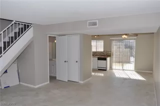 Photo #6: 2095248 Listing