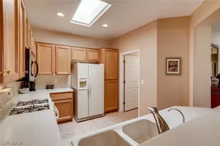 Photo #5: 2095271 Listing