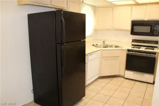 Photo #5: 2095281 Listing 