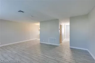 Photo #3: 2095301 Listing 