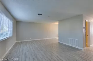 Photo #4: 2095301 Listing 