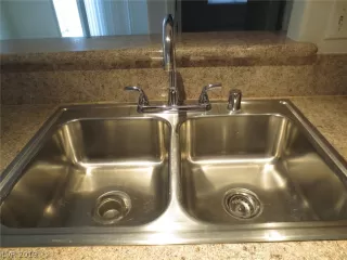 Photo #6: 2095342 Listing 