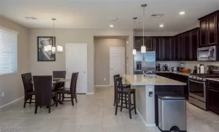 Photo #5: 2095383 Listing