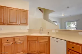 Photo #5: 2095405 Listing 