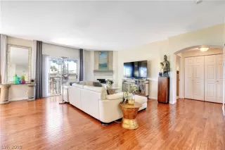 Photo #3: 2095778 Listing 