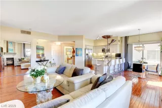 Photo #5: 2095778 Listing 