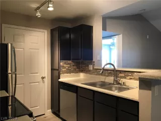 Photo #1: 2095816 Listing 