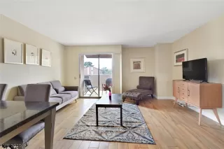 Photo #3: 2095941 Listing