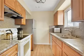 Photo #5: 2095941 Listing