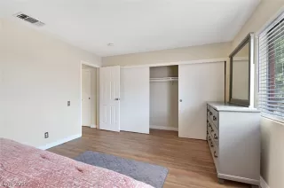 Photo #6: 2095941 Listing