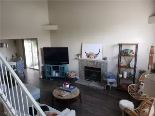 Photo #3: 2095986 Listing