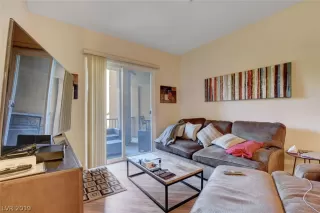 Photo #4: 2096056 Listing