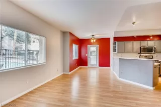 Photo #4: 2096061 Listing