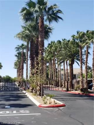 Photo #3: 2096344 Listing