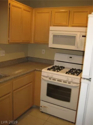 Photo #5: 2096382 Listing 