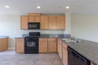 Photo #1: 2096398 Listing 