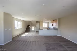 Photo #4: 2096398 Listing 