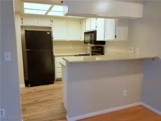 Photo #2: 2096425 Listing 