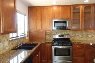 Photo #4: 2096503 Listing 