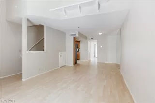 Photo #3: 2096515 Listing 