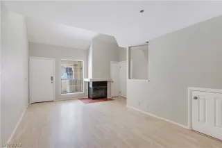 Photo #4: 2096515 Listing 