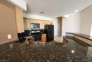 Photo #2: 2096600 Listing
