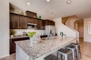 Photo #3: 2096651 Listing 