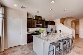 Photo #4: 2096651 Listing 