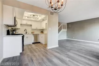Photo #4: 2096680 Listing